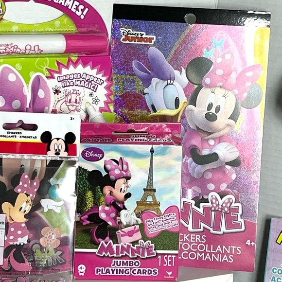 DISNEY’S MINNIE MOUSE AND FRIENDS GIFT SET - Picture 3 of 16